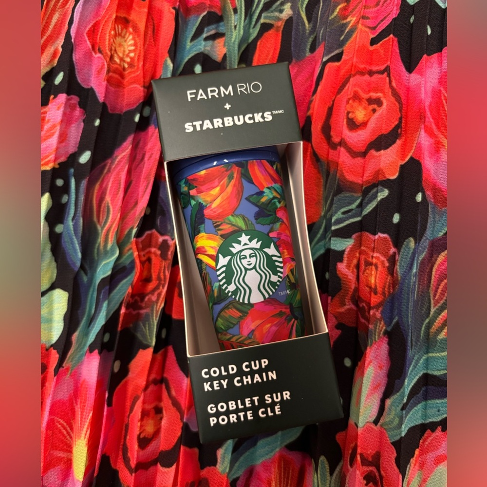 🍌FARM Rio + Starbucks: Banana Mix Keychain - Picture 2 of 5